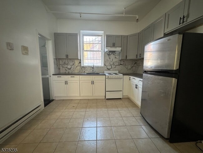 Photo - 275 Main St Apartment