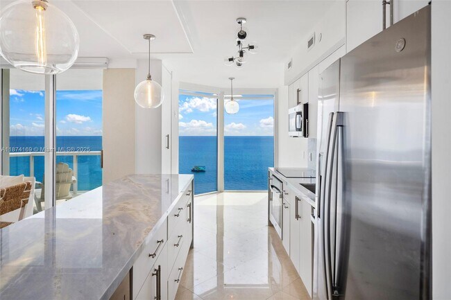 Building Photo - 4775 Collins Ave
