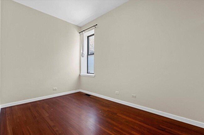 Foto del edificio - 4 bedroom in Chicago IL 60642