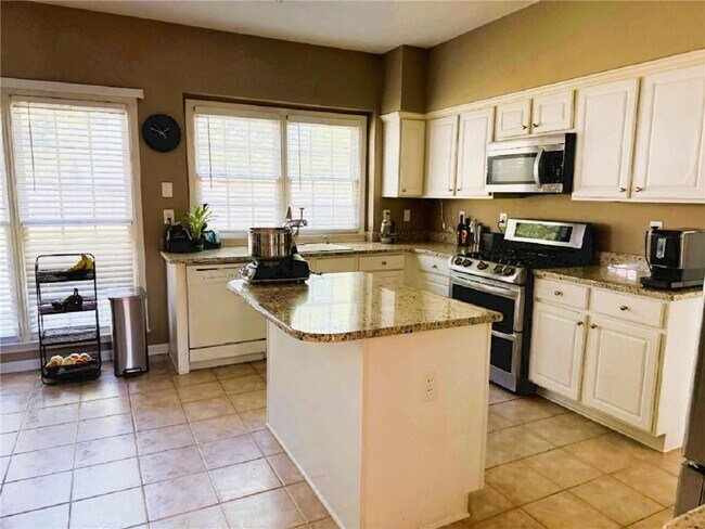 Foto del edificio - 7430 Newstead Dr