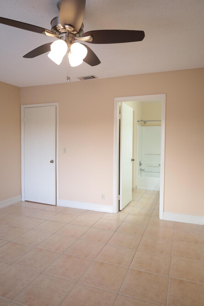 Building Photo - 815 Boynton Beach Blvd