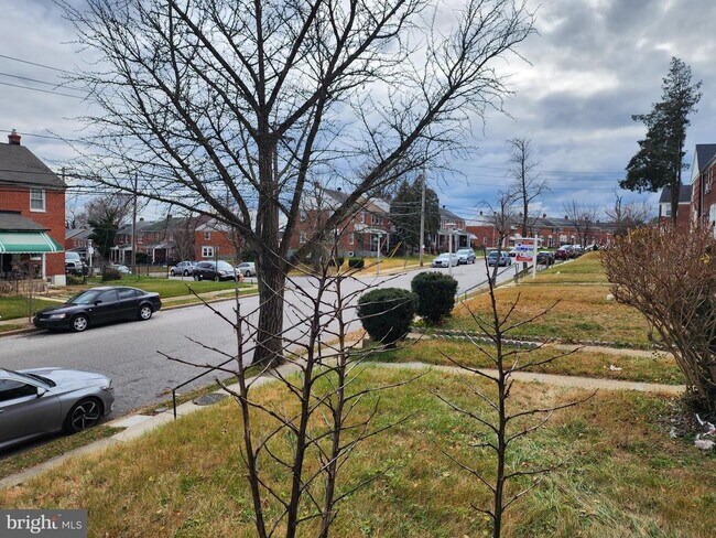 Building Photo - 5614 Midwood Ave