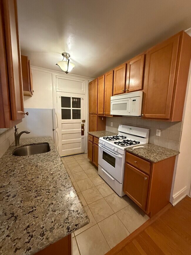 Foto del edificio - 2044 W Farragut Ave