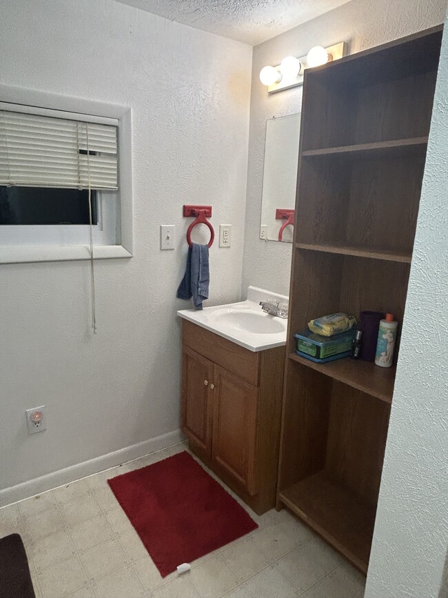 Upstairs bathroom - 821 Baier St