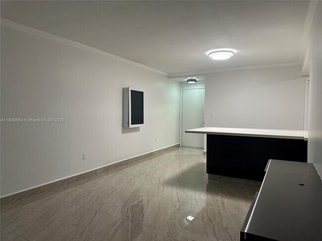 Foto del edificio - 9423 Fontainebleau Blvd