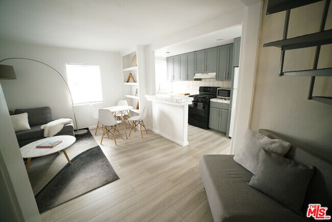 Foto del edificio - 5159 Clinton St