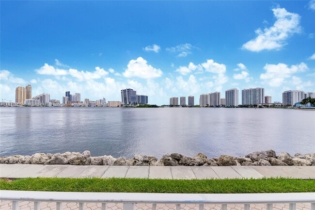 Foto del edificio - 3530 Mystic Pointe Dr