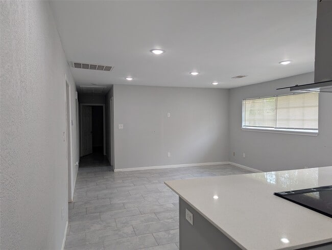 Foto del edificio - 5737 Alvarado Dr