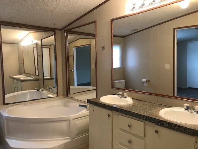 Foto del edificio - 38 Willowbrook Ct