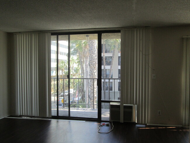 Foto del edificio - Top floor 2 bedroom 2 bath condo for rent ...