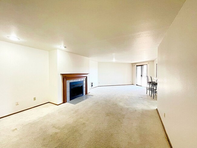 Building Photo - Kirkland's Eastridge Condo