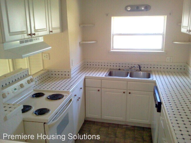 Building Photo - 3 br, 1 bath House - 1014 w 10th St