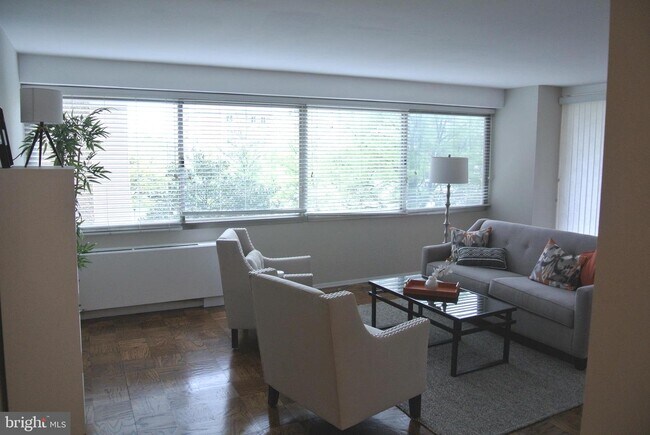 Foto del edificio - 5500 Friendship Blvd