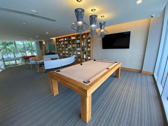 Building Photo - 16385 Biscayne Blvd