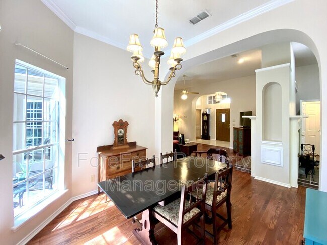 Building Photo - 13706 Morningbluff Dr