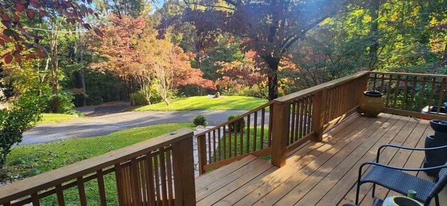 Building Photo - 250 Ridge View Cir