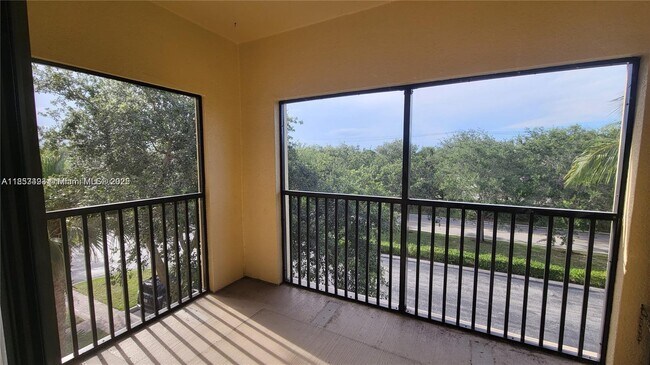 Building Photo - 3018 Alcazar Pl