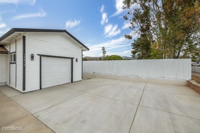 Building Photo - 2 br, 1.5 bath House - 14410 Garden rd