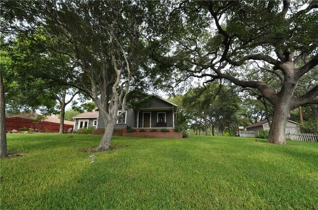 Foto del edificio - 3003 Burleson Rd