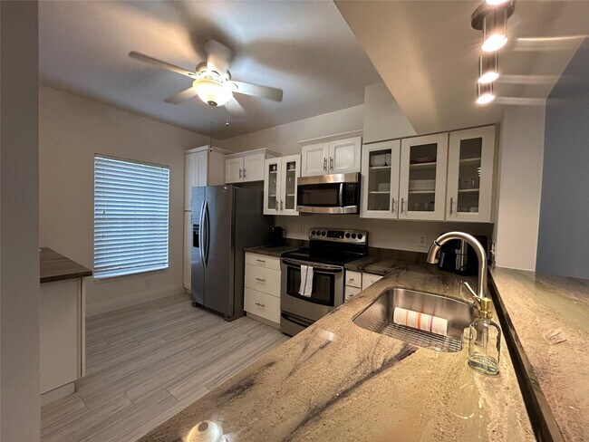 Foto del edificio - 1043 Kokomo Key Ln