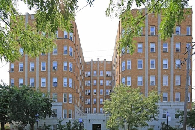 Building Photo - 6748 N Ashland Ave