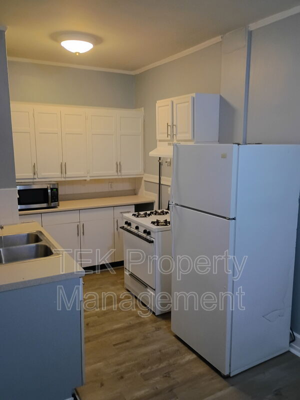 Building Photo - 189 Lake Ave