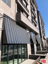 Building Photo - 8811 Burton Way
