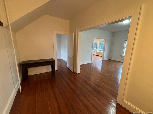 Building Photo - 504 Thorme St