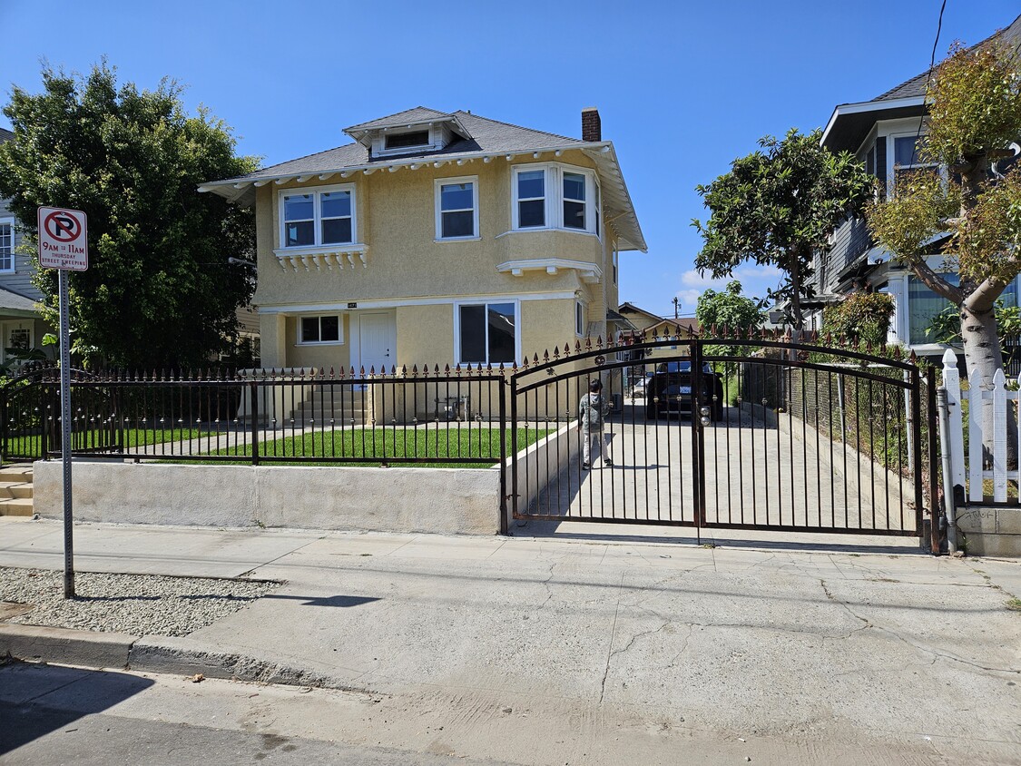 Primary Photo - 1671 W 24th St