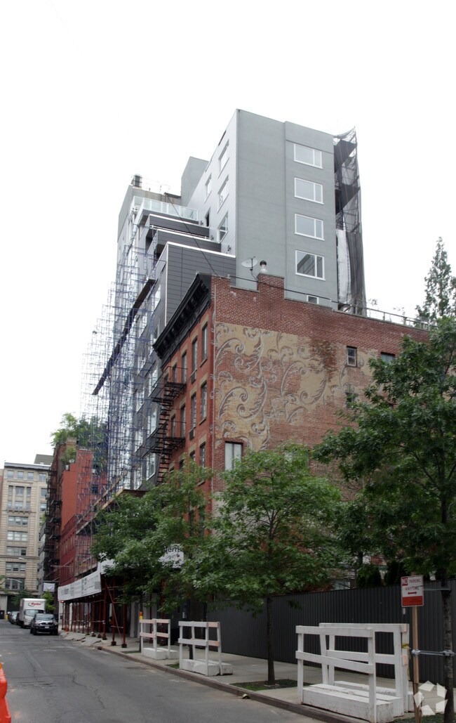 Primary Photo - No.22 Renwick