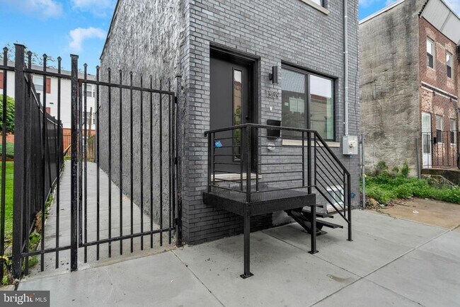 Building Photo - 1309 S 32nd St