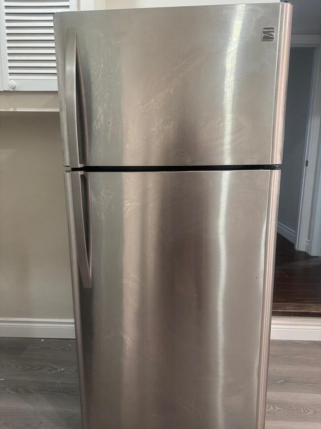 Photo du bâtiment - 956 Danforth Rd