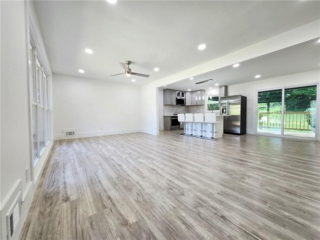 Building Photo - 2400 Glenrock Dr