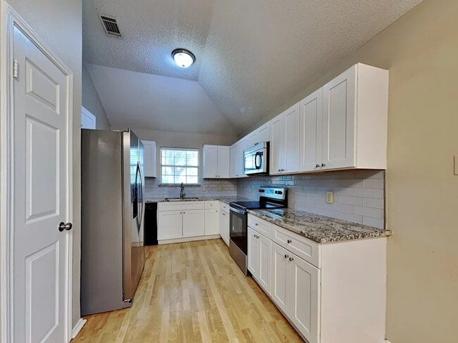 Foto del edificio - 923 Teakwood Ln