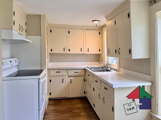 Building Photo - 102 Northfield St