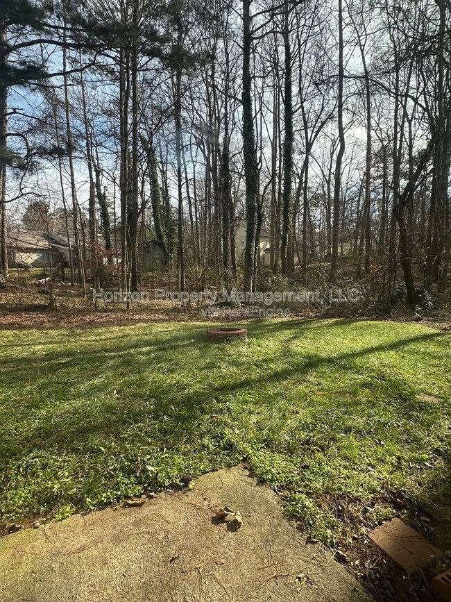 Foto del edificio - 5142 Farm Pl Dr NE