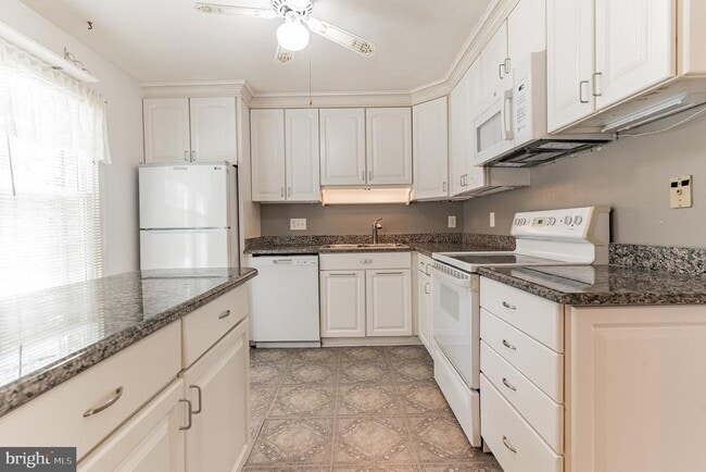 Foto del edificio - 7422 Adams Park Ct