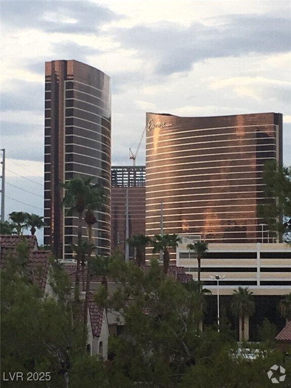 Building Photo - 210 E Flamingo Rd