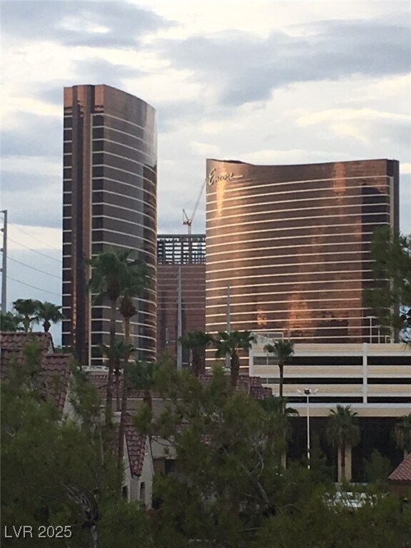 Foto principal - 210 E Flamingo Rd