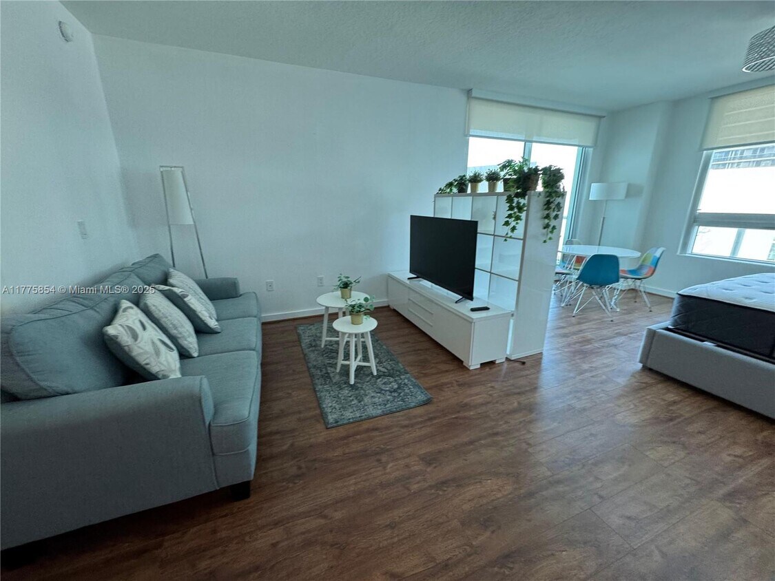 Foto principal - 1900 N Bayshore Dr