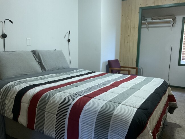 Building Photo - 16616 Irvine Ave NW