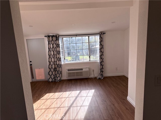 Foto del edificio - 826 E Elmwood Ave