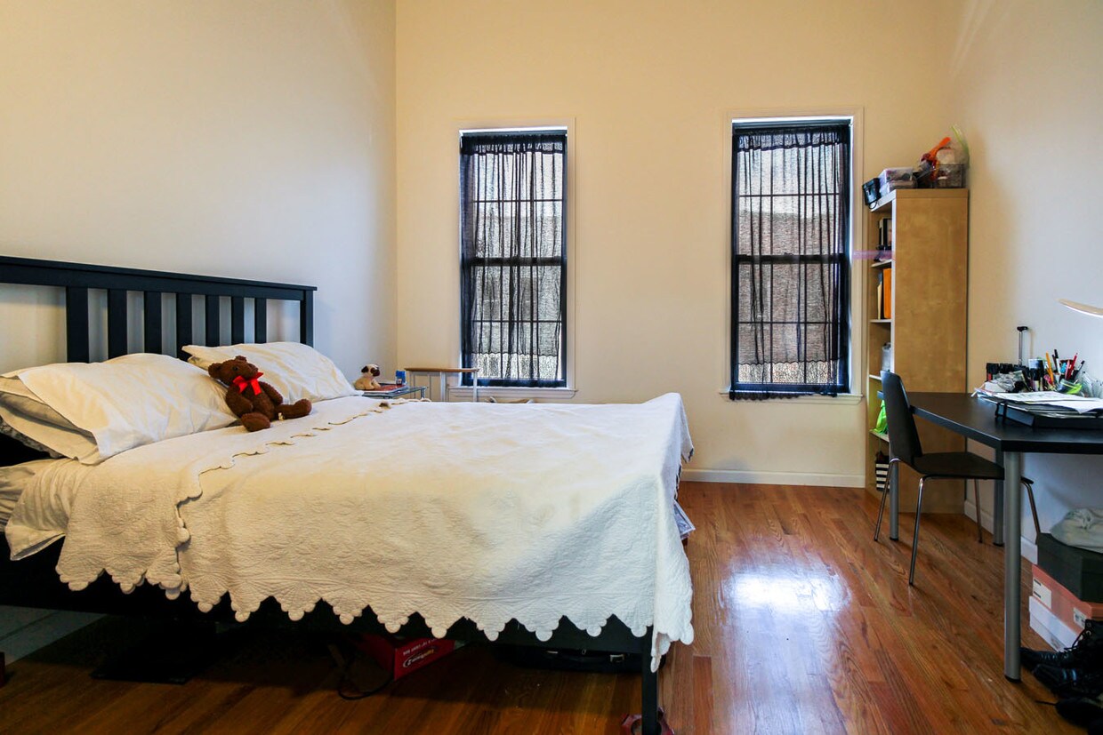 Primary Photo - 770 Hart St