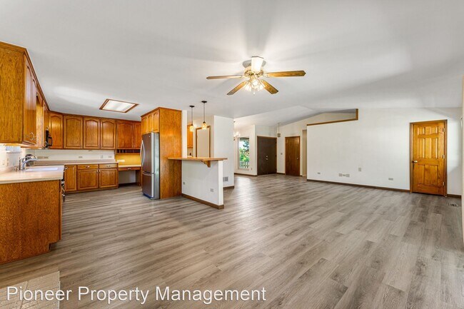 Building Photo - 5 br, 3 bath House - 1873 S Owens St