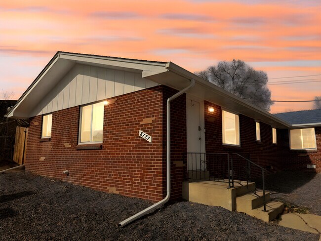 Foto del edificio - 8727-8729 W 63rd Pl