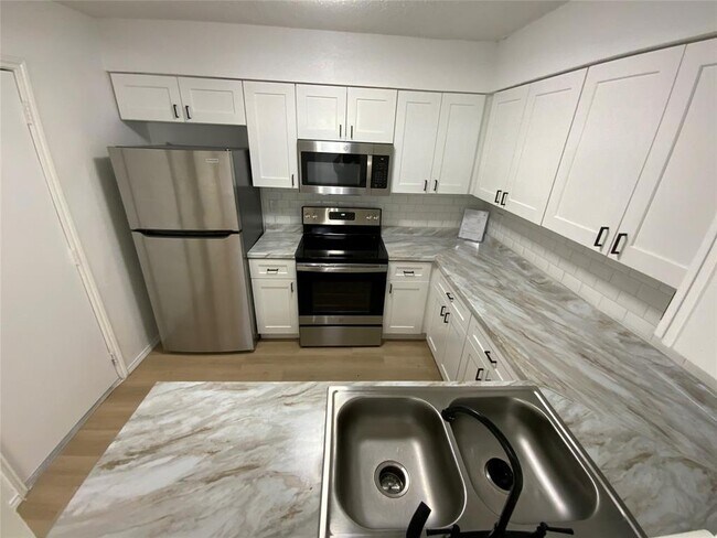 Foto del edificio - 9524 Woodvale Dr