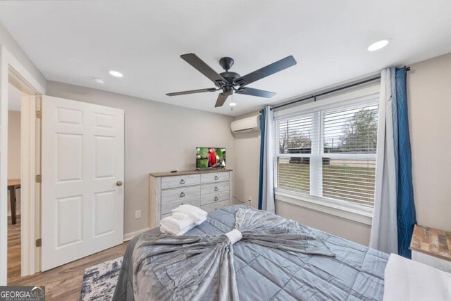 Building Photo - 243 N Georgia Ave