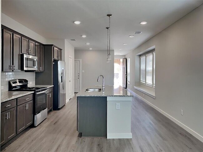 Foto del edificio - 23611 Gibson Frst Dr