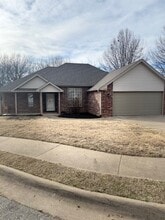 Building Photo - 5102 Roxbury Way