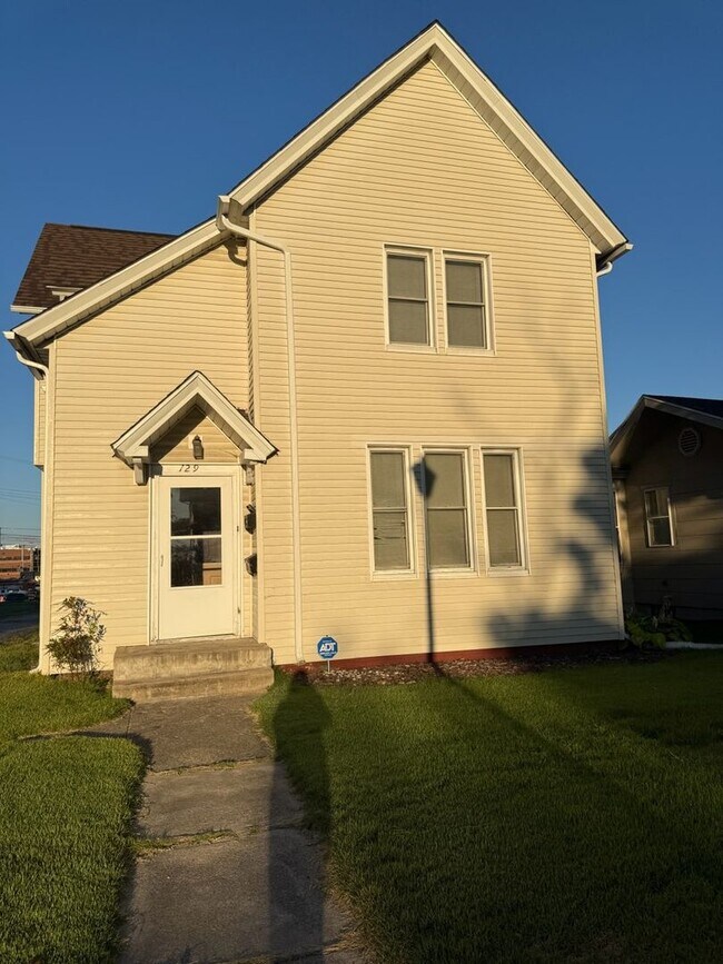 Building Photo - 129 N St Louis Blvd